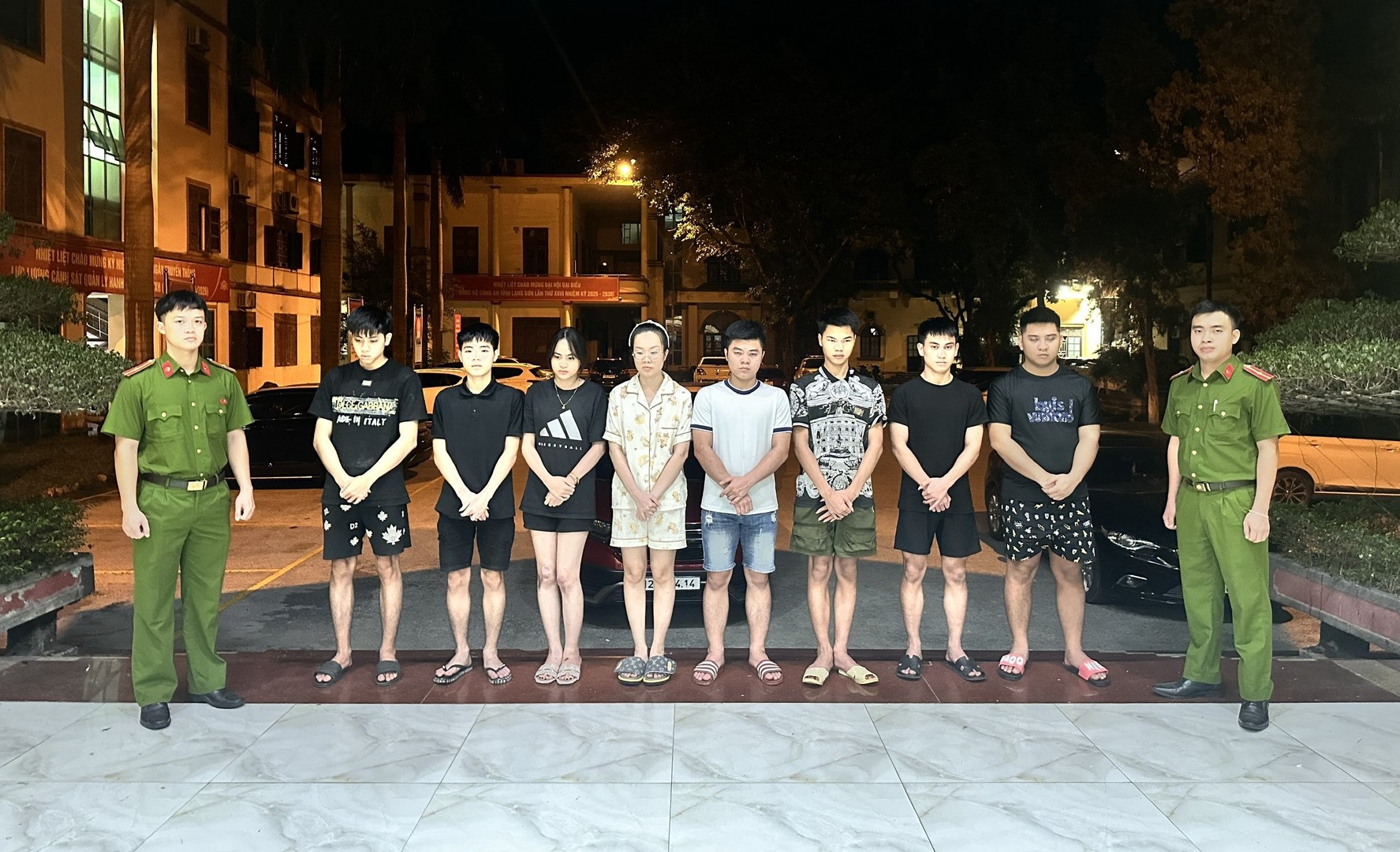 Công an điều tra loạt giao dịch chuyển khoản tổng 400 triệu đồng: Khởi tố Phạm Trang Nhung và 7 người khác- Ảnh 1.