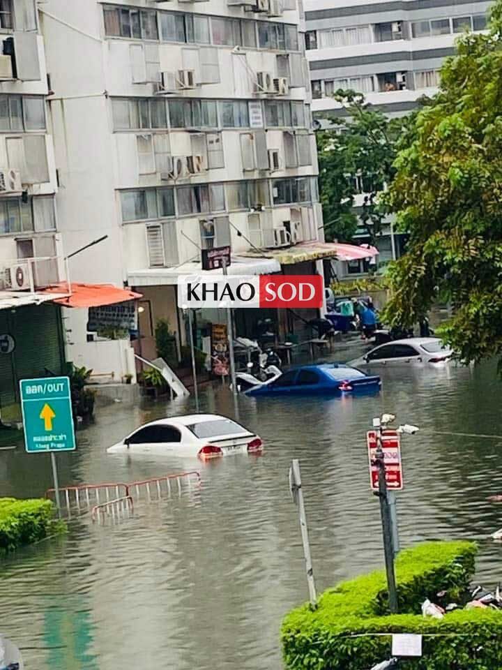 To&agrave;n cảnh Bangkok sau gần 48 giờ mưa lớn, cả 50 quận đều l&agrave; v&ugrave;ng thi&ecirc;n tai- Ảnh 4.