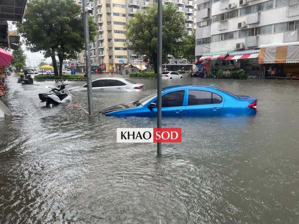 To&agrave;n cảnh Bangkok sau gần 48 giờ mưa lớn, cả 50 quận đều l&agrave; v&ugrave;ng thi&ecirc;n tai- Ảnh 3.