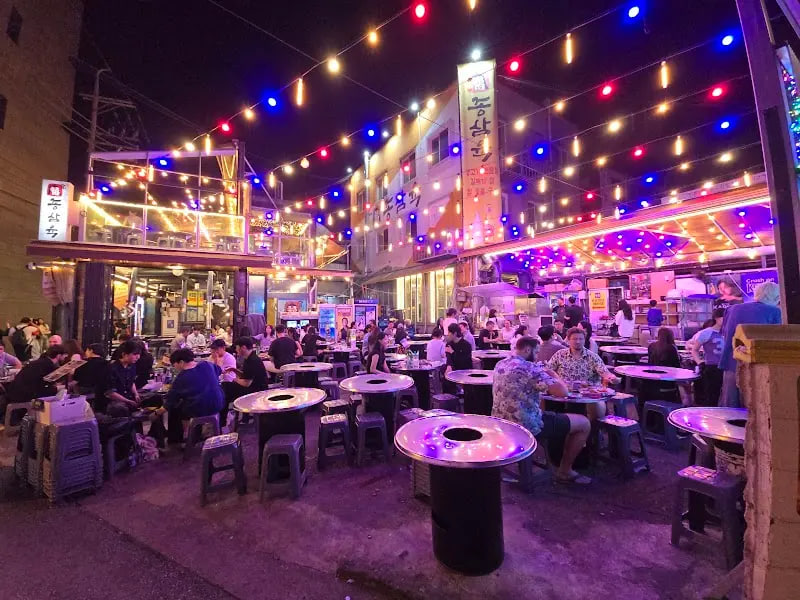 Tin cực vui: Tân Định lọt top 12 khu phố chất nhất thế giới, xếp trên cả Bangkok, Singapore và Thượng Hải- Ảnh 2.