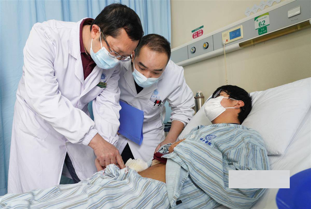 Nam sinh 14 tuổi suy thận nặng, mất 98% chức năng thận: B&aacute;c sĩ cảnh b&aacute;o th&oacute;i quen nhiều trẻ đang mắc- Ảnh 1.