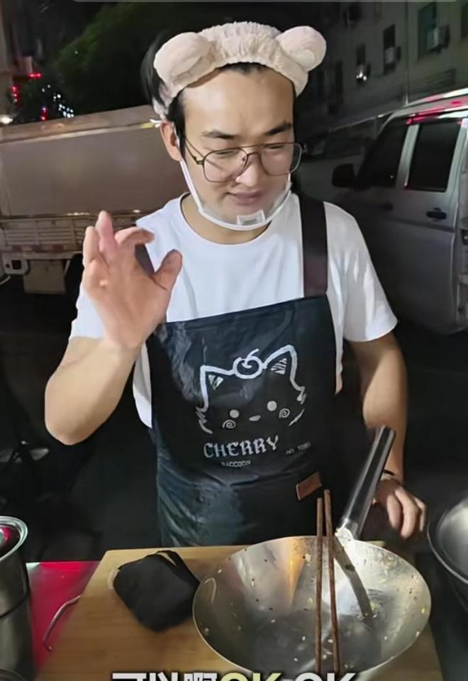 &ldquo;Tổng t&agrave;i&rdquo; phim ngắn thất nghiệp, về qu&ecirc; b&aacute;n rau mưu sinh v&igrave; bị diễn vi&ecirc;n AI cướp vai- Ảnh 4.