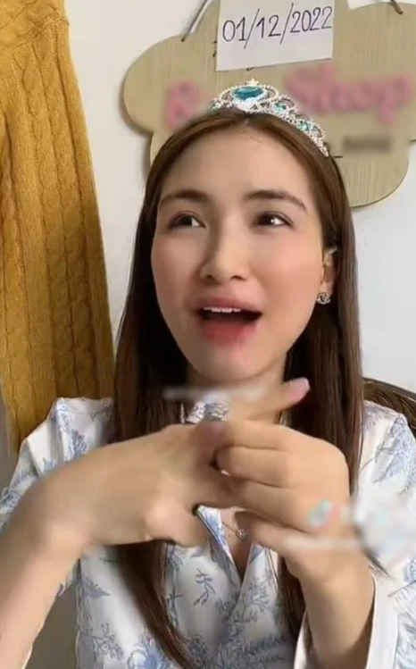 Ca sĩ Việt qu&ecirc; Bắc Ninh l&agrave;m mẹ đơn th&acirc;n: V&agrave;i ng&agrave;y kiếm 500 triệu, vẫn livestream b&aacute;n h&agrave;ng xuy&ecirc;n đ&ecirc;m- Ảnh 4.