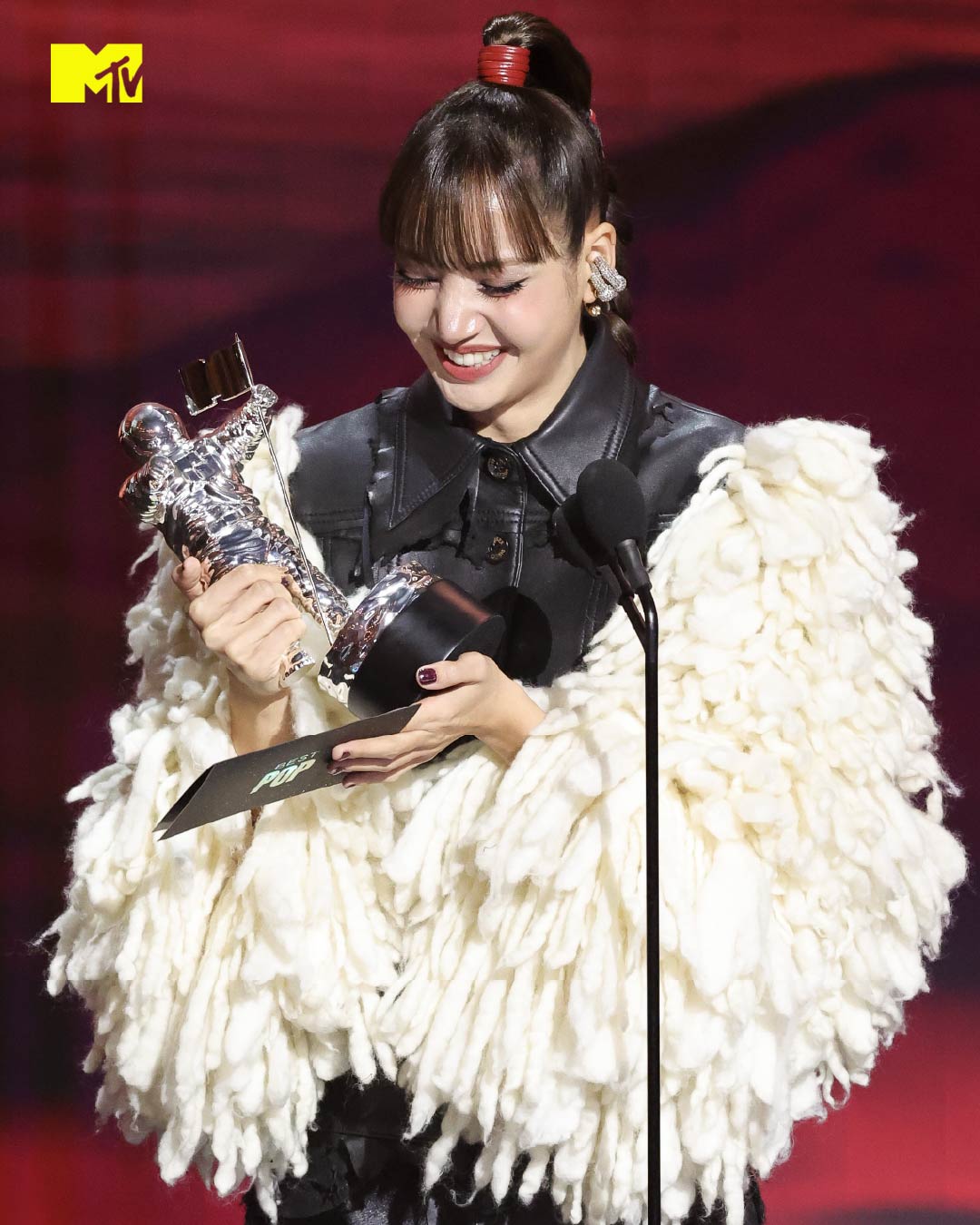 Lisa (BLACKPINK) l&ecirc;n đồ "chặt ch&eacute;m" đến VMAs 2026 rồi nhẹ nh&agrave;ng l&agrave;m n&ecirc;n lịch sử- Ảnh 5.