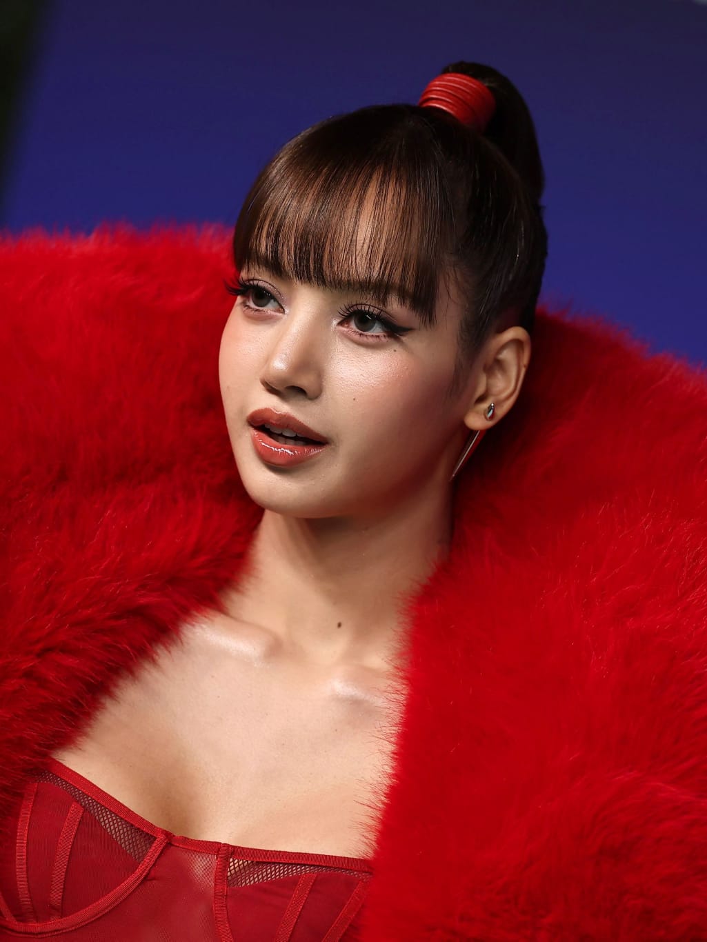 Lisa (BLACKPINK) l&ecirc;n đồ "chặt ch&eacute;m" đến VMAs 2026 rồi nhẹ nh&agrave;ng l&agrave;m n&ecirc;n lịch sử- Ảnh 2.