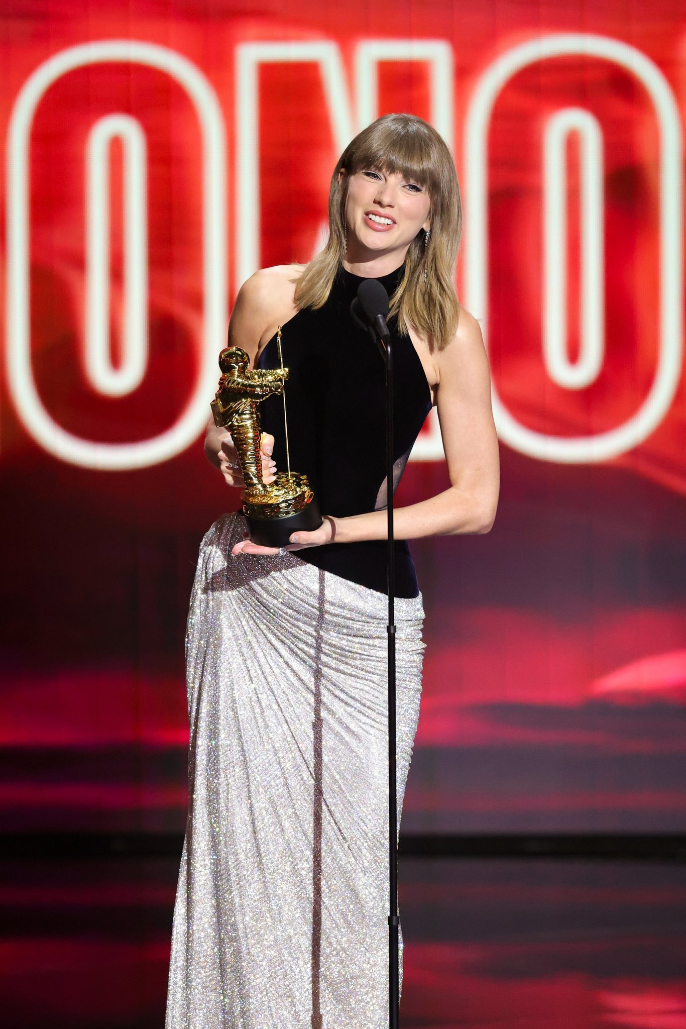 Nữ ca sĩ 15 tỷ lượt nghe th&aacute;i độ thẳng mặt, kh&ocirc;ng phục Taylor Swift đến mức n&agrave;y rồi sao - Ảnh 8.