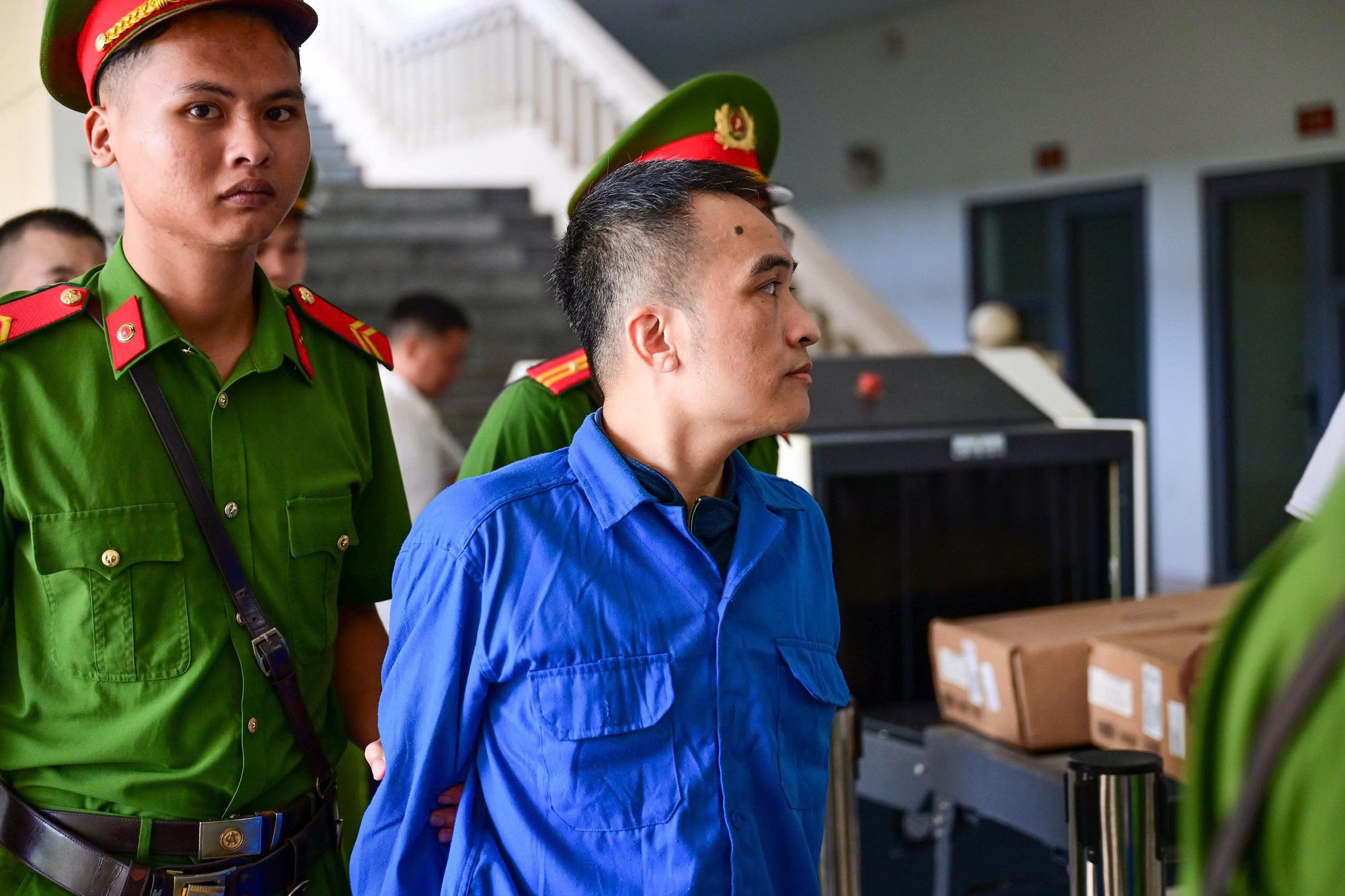 "B&agrave; tr&ugrave;m" Mai Anh c&ugrave;ng hơn 60 bị c&aacute;o trong vụ &aacute;n xảy ra tại Viện Ph&aacute;p y t&acirc;m thần Trung ương hầu t&ograve;a- Ảnh 4.
