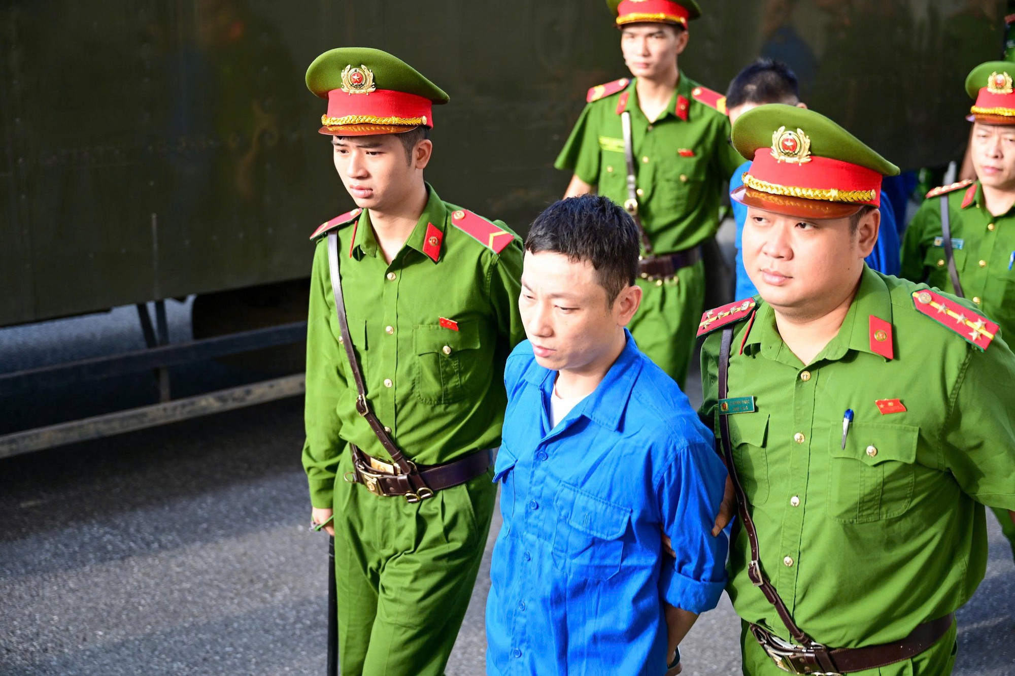 "B&agrave; tr&ugrave;m" Mai Anh c&ugrave;ng hơn 60 bị c&aacute;o trong vụ &aacute;n xảy ra tại Viện Ph&aacute;p y t&acirc;m thần Trung ương hầu t&ograve;a- Ảnh 2.