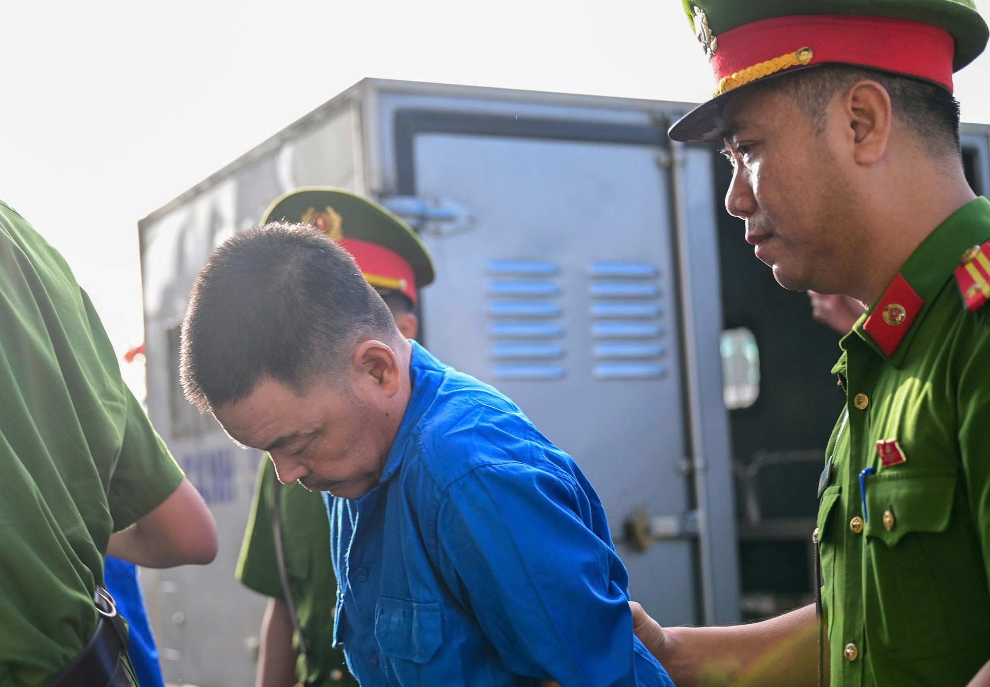 "B&agrave; tr&ugrave;m" Mai Anh c&ugrave;ng hơn 60 bị c&aacute;o trong vụ &aacute;n xảy ra tại Viện Ph&aacute;p y t&acirc;m thần Trung ương hầu t&ograve;a- Ảnh 1.