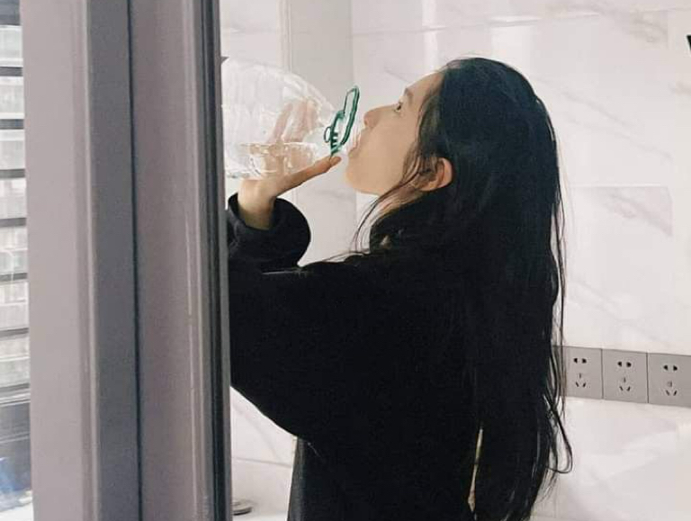 Người phụ nữ 43 tuổi tử vong v&igrave; suy thận d&ugrave; sống l&agrave;nh mạnh, người chồng kh&oacute;c: "Lẽ ra t&ocirc;i n&ecirc;n khuy&ecirc;n b&agrave; ấy sớm hơn..."- Ảnh 2.