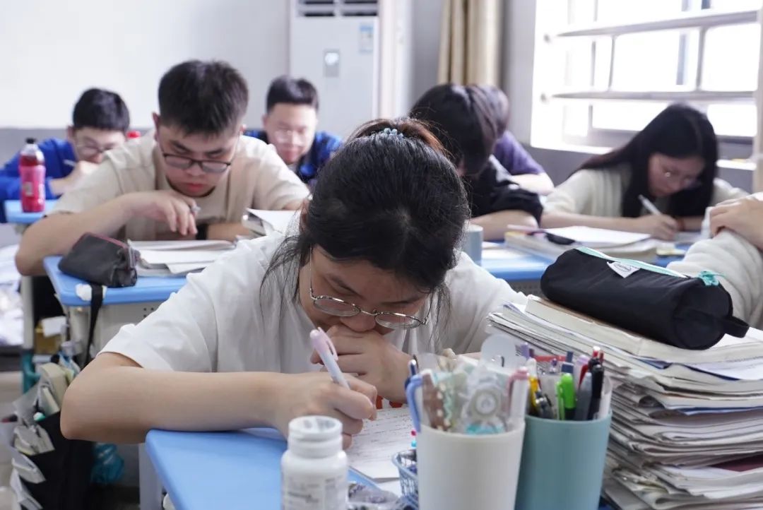 GVCN 20 năm kinh nghiệm cảnh b&aacute;o: Đừng l&agrave;m 3 điều n&agrave;y nếu kh&ocirc;ng muốn tương lai bế tắc, m&ugrave; mịt- Ảnh 1.