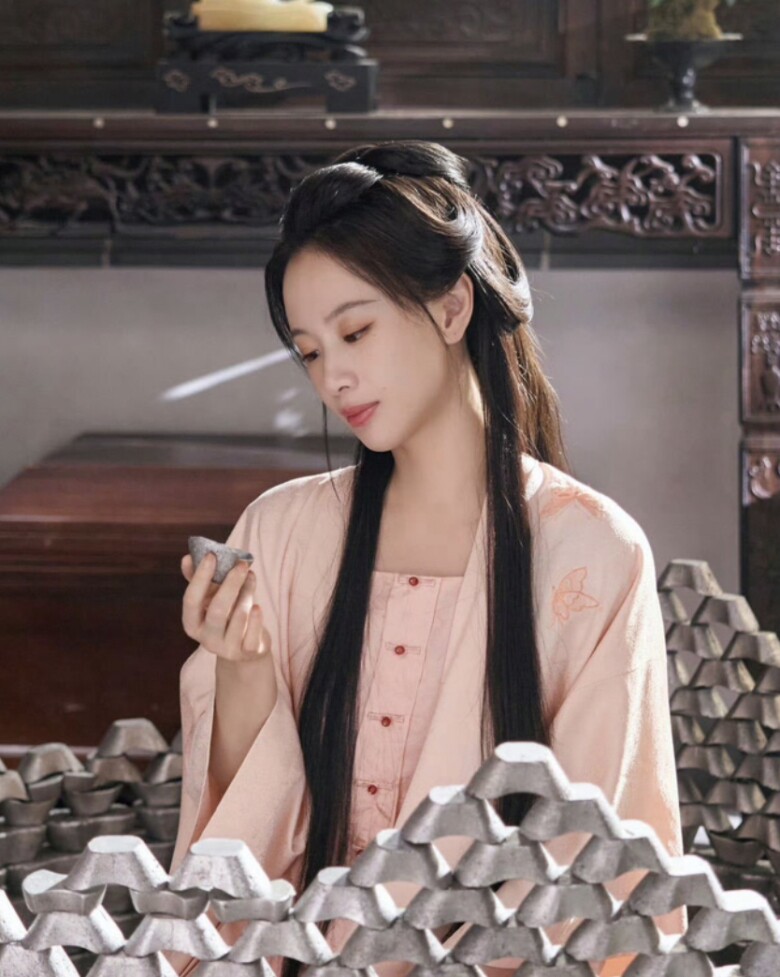 Loạt vai phụ át vía Đàm Tùng Vận trong Lan Hương như cố - Ảnh 2.