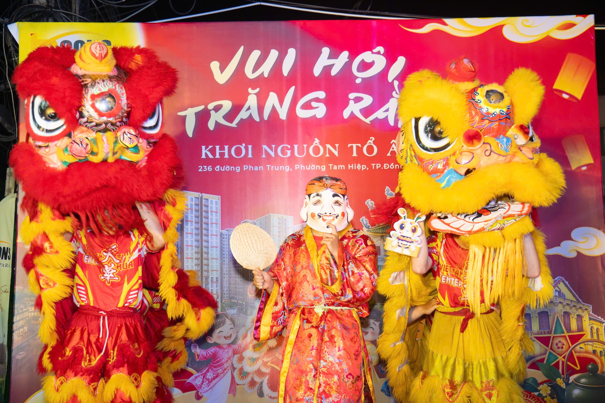 Hàng trăm gia đình vui hội trung thu tại Phố Lồng Đèn phường Tam Hiệp - Ảnh 1.