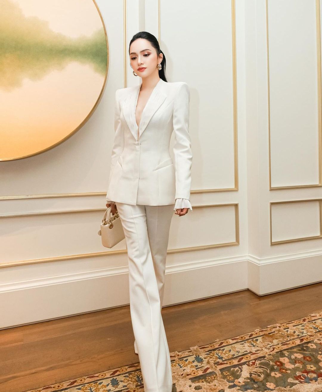 Cứ đi ăn cưới l&agrave; mỹ nh&acirc;n Vbiz n&agrave;y lại ghi điểm: Diện đồ tinh tế, kh&ocirc;ng ph&ocirc; trương, to&agrave;n local brand m&agrave; sang hết nấc- Ảnh 8.