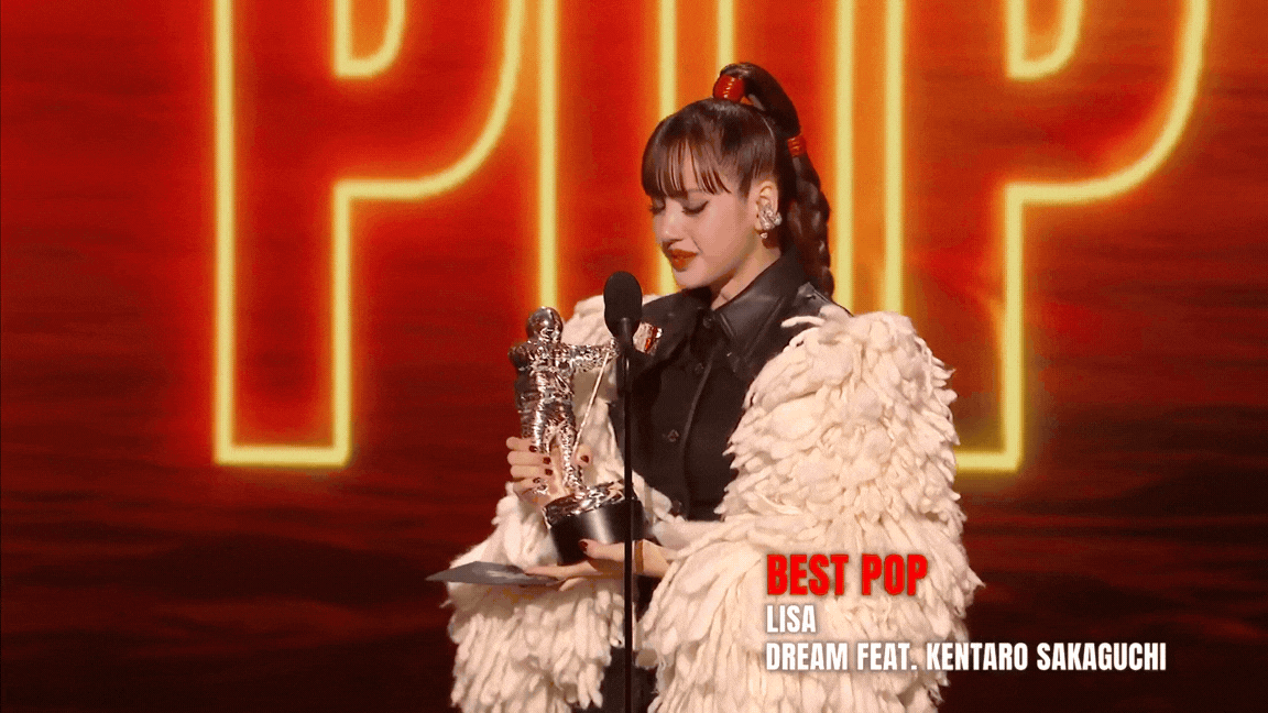 Lisa (BLACKPINK) l&ecirc;n đồ "chặt ch&eacute;m" đến VMAs 2026 rồi nhẹ nh&agrave;ng l&agrave;m n&ecirc;n lịch sử- Ảnh 3.