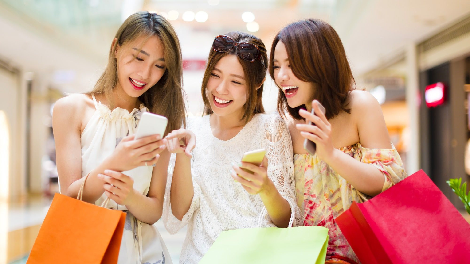 Người Việt ng&agrave;y c&agrave;ng mạnh tay mua sắm online: Chi gần 292.000 tỷ đồng trong nửa năm, mỗi m&oacute;n tr&ecirc;n Shopee tăng 43%, h&agrave;ng loạt shop nhỏ biến mất- Ảnh 1.