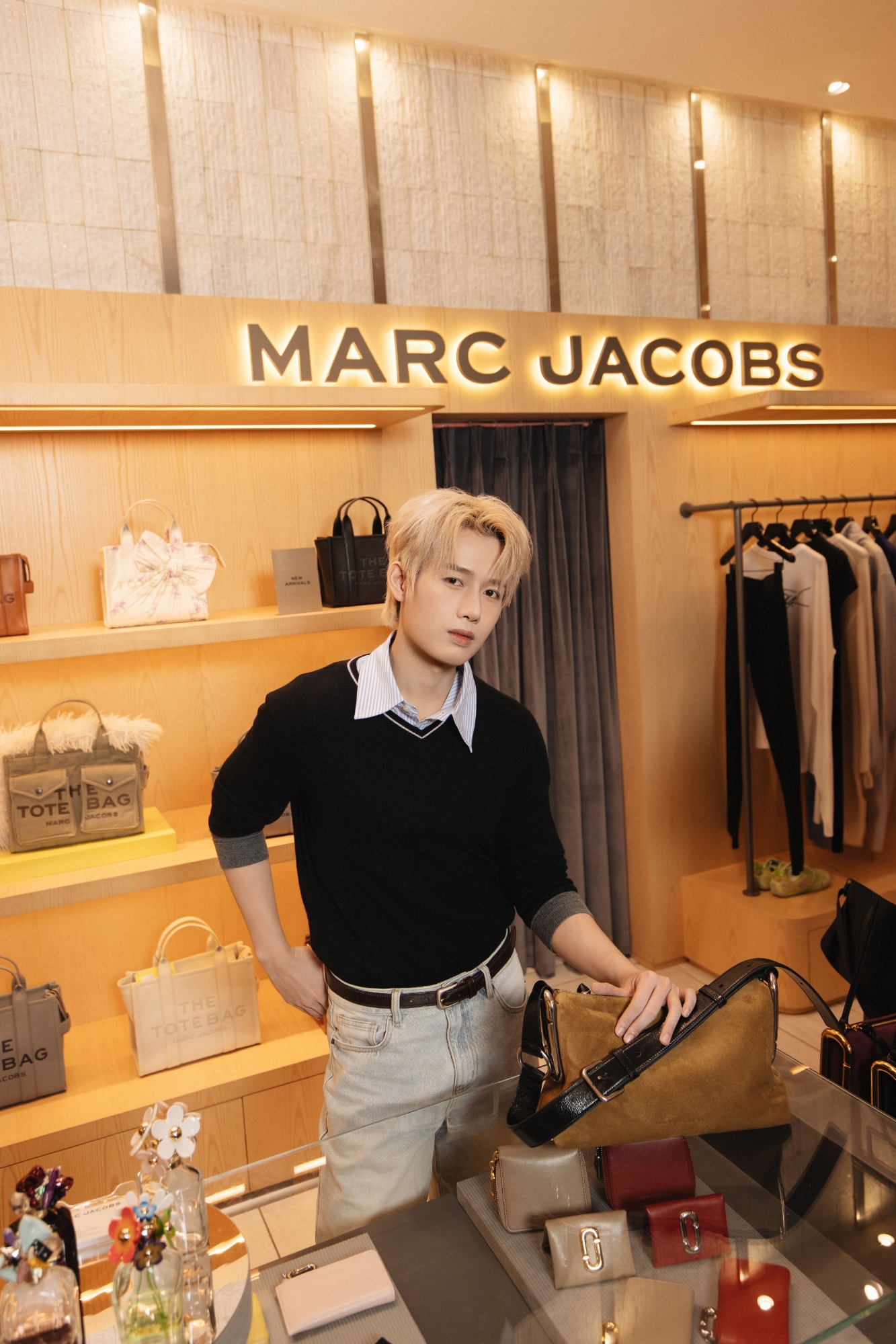 &rlm;Marc Jacobs khai trương cửa h&agrave;ng mới tại Takashimaya, đ&oacute;n Thu Đ&ocirc;ng 2026 c&ugrave;ng d&agrave;n t&iacute;n đồ thời trang&rlm; - Ảnh 4.