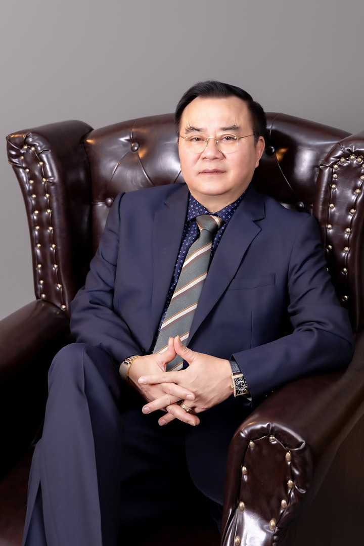 Nam NSND mang h&agrave;m Đại t&aacute; nghỉ hưu ở tuổi 58, cưới vợ k&eacute;m 13 tuổi, sở hữu biệt thự 4 tầng ở H&agrave; Nội- Ảnh 1.