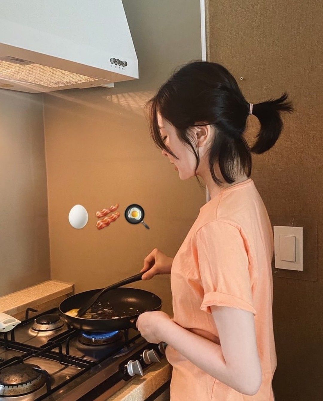 Bảng chi tiêu tháng của gia đình 3 người thu nhập 25 triệu: Tiền ăn chỉ đứng thứ 3, khoản này mới ngốn nhiều nhất- Ảnh 2.
