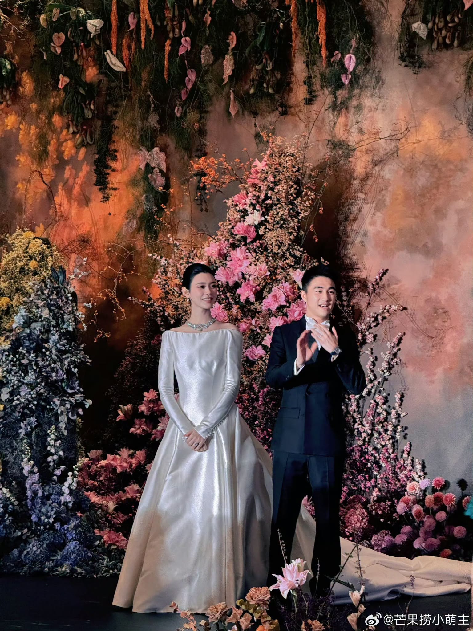 Hề Mộng Dao v&agrave; thiếu gia tr&ugrave;m s&ograve;ng bạc lại cưới tiếp: D&acirc;u h&agrave;o m&ocirc;n sau 3 th&aacute;ng đ&atilde; kh&ocirc;ng c&ograve;n mặc vừa v&aacute;y cưới Dior- Ảnh 3.