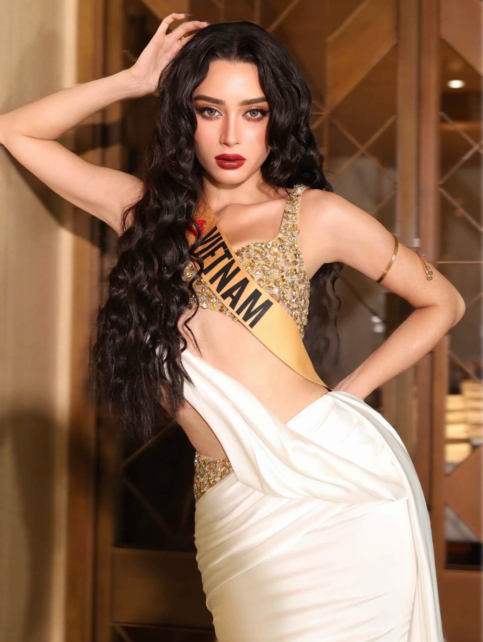 Emoura Phạm thi bikini ở Miss Grand: Sắc v&oacute;c slay - catwalk "0 điểm", netizen nổi giận đ&ograve;i c&ocirc;ng bằng v&igrave; 1 chi tiết- Ảnh 5.