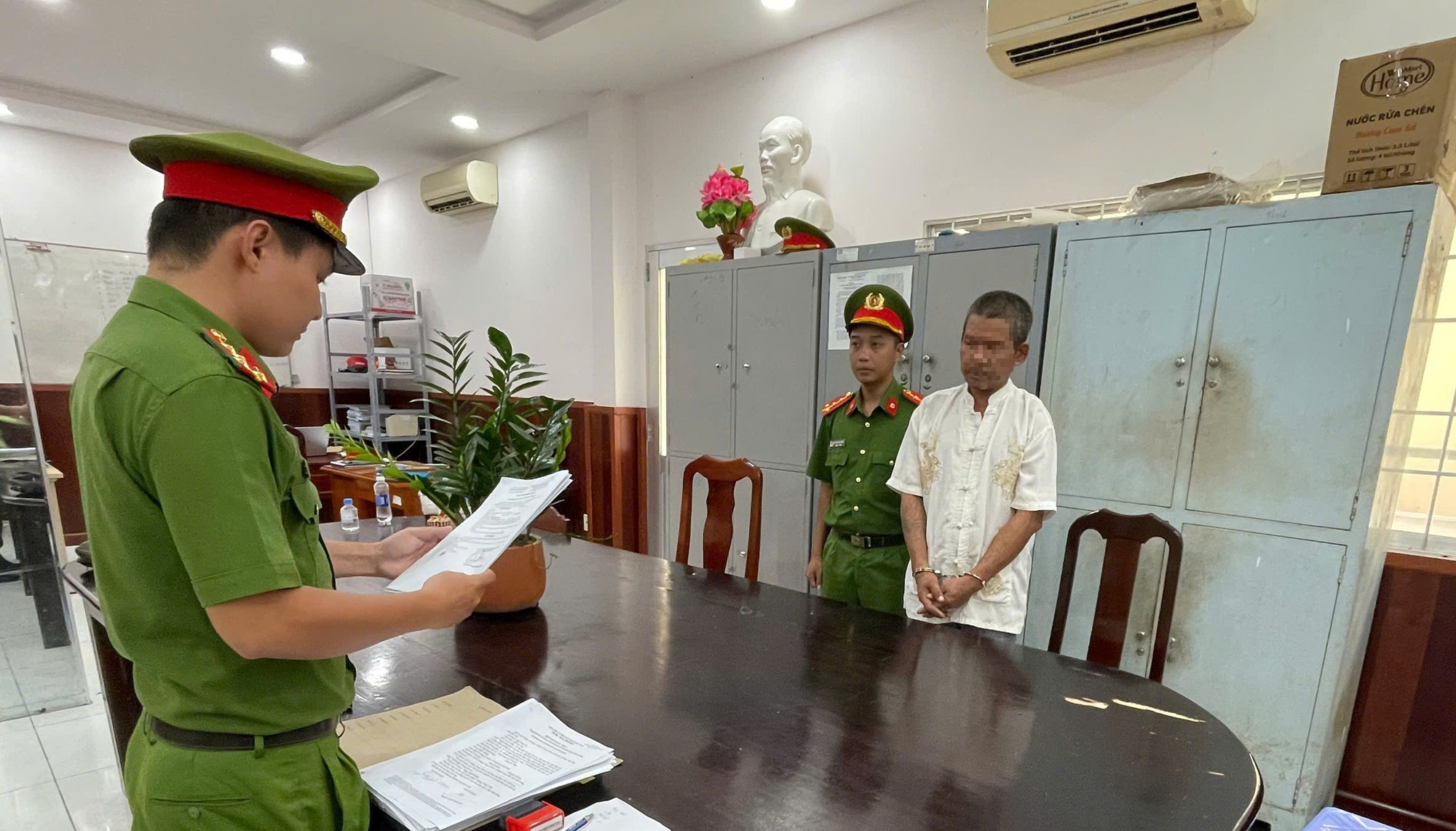 Ra lệnh bắt tạm giam Ngũ B&igrave;nh Dương 48 tuổi - Ảnh 1.