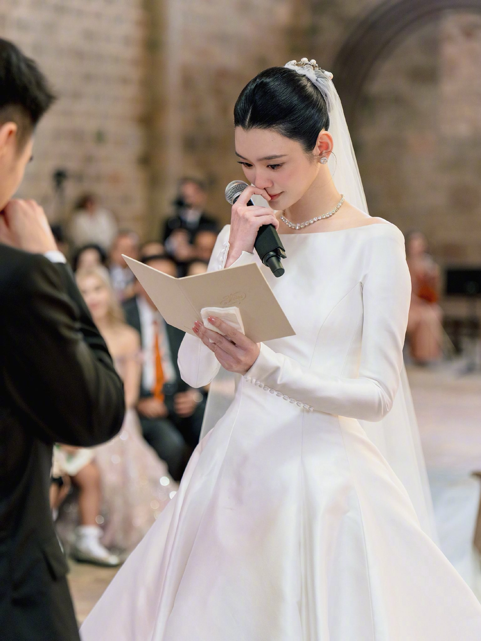 Hề Mộng Dao v&agrave; thiếu gia tr&ugrave;m s&ograve;ng bạc lại cưới tiếp: D&acirc;u h&agrave;o m&ocirc;n sau 3 th&aacute;ng đ&atilde; kh&ocirc;ng c&ograve;n mặc vừa v&aacute;y cưới Dior- Ảnh 5.