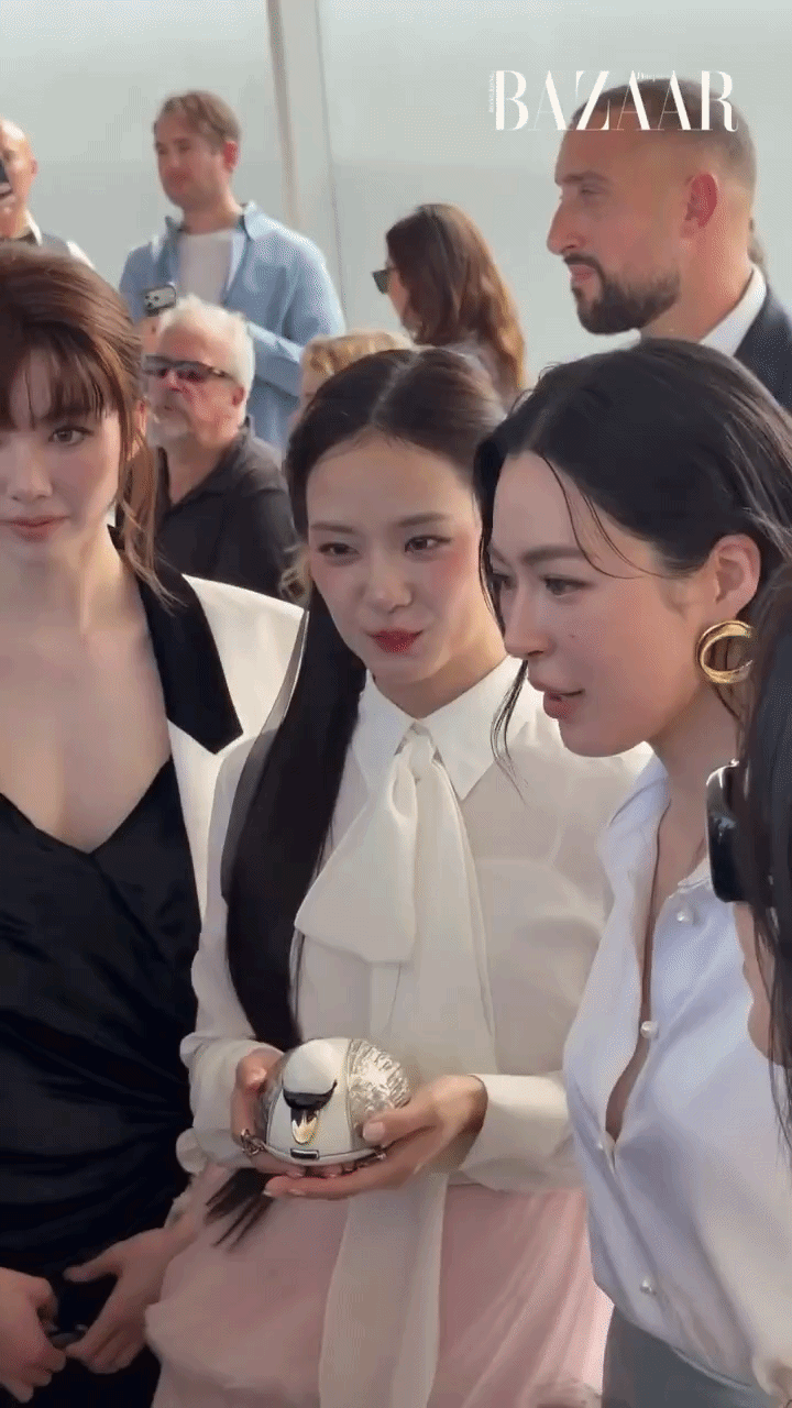 Jisoo nén khóc, nhường hết phần sang cho Jang Wonyoung và Địch Lệ Nhiệt Ba tại show Dior- Ảnh 11.