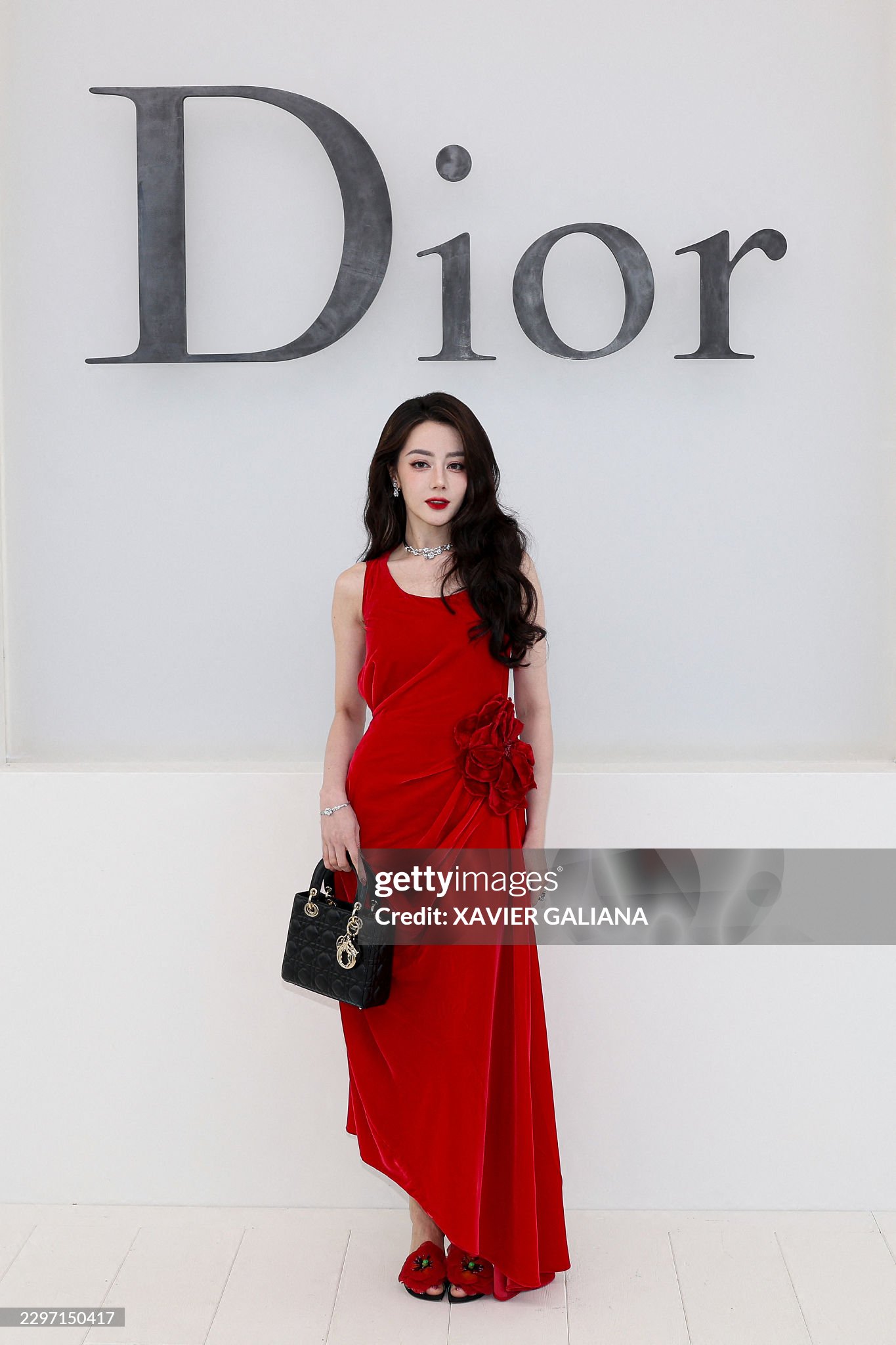 Jisoo nén khóc, nhường hết phần sang cho Jang Wonyoung và Địch Lệ Nhiệt Ba tại show Dior- Ảnh 9.