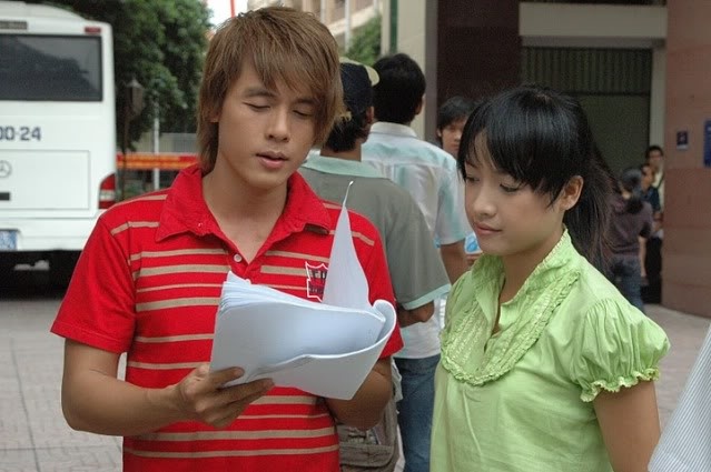 Nam diễn vi&ecirc;n đ&igrave;nh đ&aacute;m mở xe c&agrave; ph&ecirc; tr&ecirc;n đường B&ugrave;i Đ&igrave;nh Tu&yacute;, phường B&igrave;nh Thạnh- Ảnh 1.