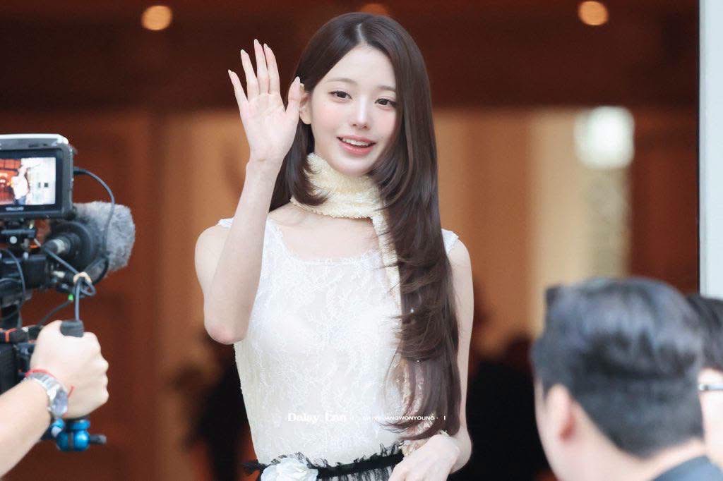 Jisoo nén khóc, nhường hết phần sang cho Jang Wonyoung và Địch Lệ Nhiệt Ba tại show Dior- Ảnh 7.