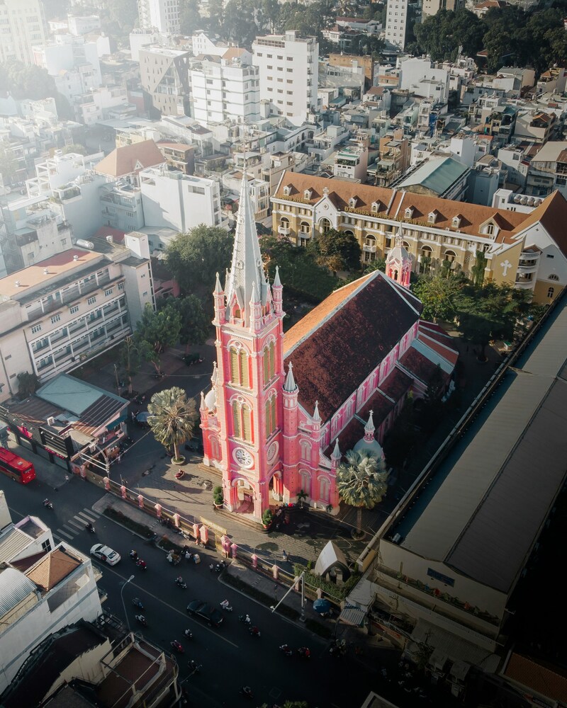 Nh&agrave; thờ hồng biểu tượng của khu phố đỉnh nhất thế giới T&acirc;n Định: Cất giữ ng&ocirc;i mộ 143 năm, tồn tại b&iacute; ẩn 70 năm chưa lời giải đ&aacute;p- Ảnh 4.