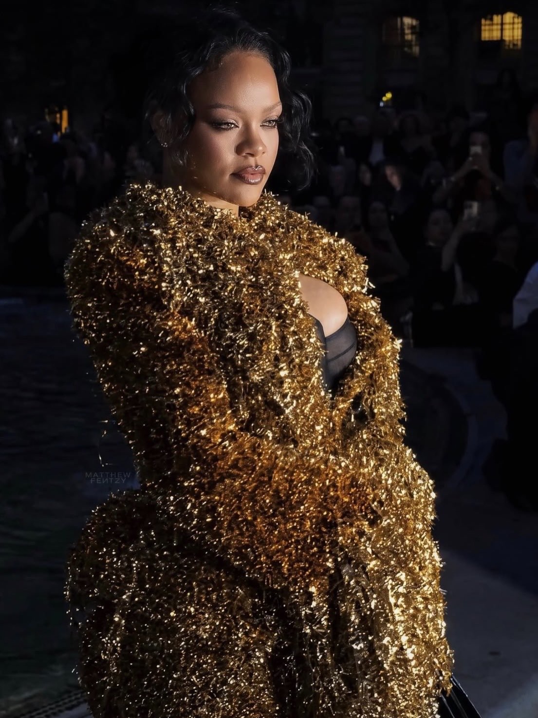 Rihanna thản nhi&ecirc;n đến muộn 63 ph&uacute;t, hơn 500 kh&aacute;ch mời show thời trang phải chờ- Ảnh 5.