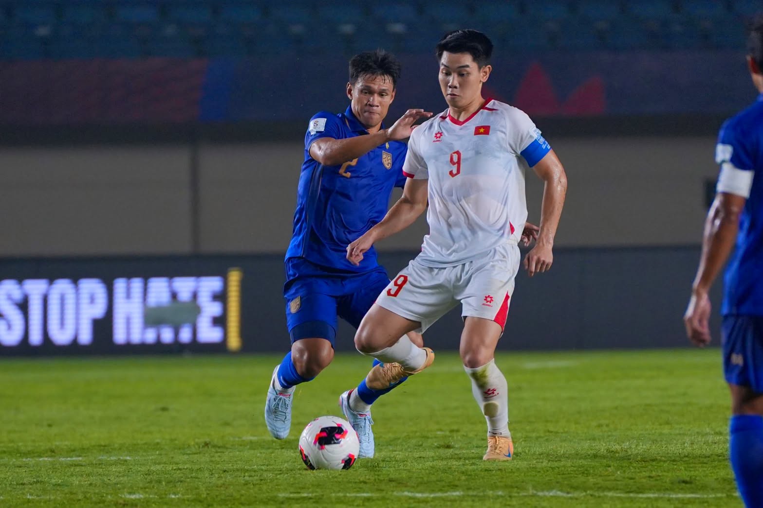 Sụp đổ trước Th&aacute;i Lan, ĐT Việt Nam hết cửa v&ocirc; địch FIFA ASEAN Cup, chấm dứt kỷ lục bất bại- Ảnh 3.