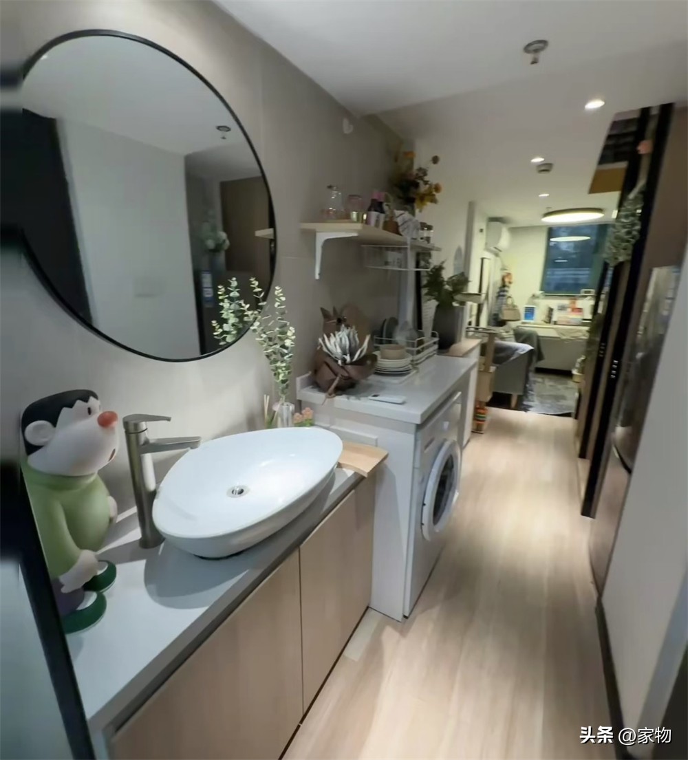 Căn hộ chỉ 15m² nhưng vẫn chia được 2 tầng: Phòng khách, bếp và giường đôi đều không thiếu- Ảnh 9.