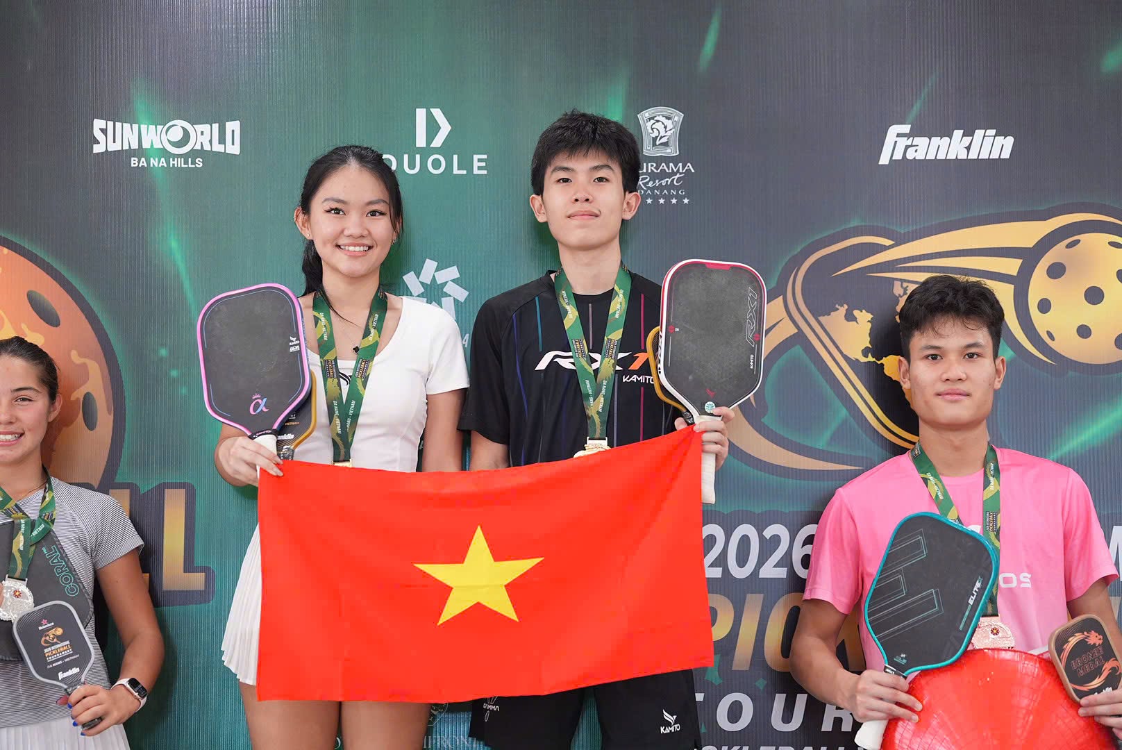 Hai t&agrave;i năng trẻ Minh T&iacute;t - Jolie Lam v&ocirc; địch đ&ocirc;i nam nữ U18 Pickleball World Cup 2026- Ảnh 2.