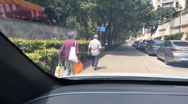 Đang viral MXH Trung Quốc: &ldquo;Em thấy kh&ocirc;ng, đừng mong thay đổi một người"- Ảnh 1.
