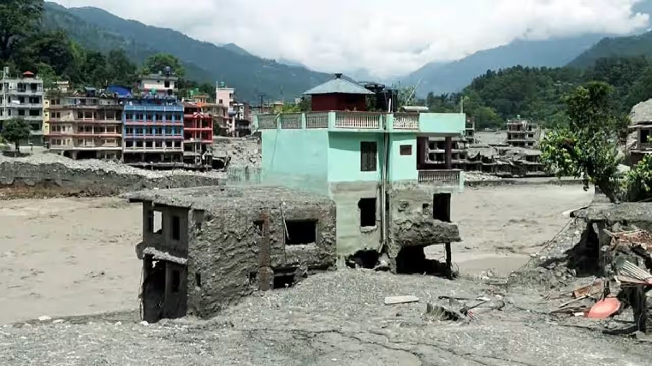Căn nh&agrave; xanh 40 năm tuổi ở Nepal đ&atilde; sống s&oacute;t qua trận lũ lớn như thế n&agrave;o? Chủ nh&agrave; kể lại những g&igrave; xảy ra khi nước lũ ập đến- Ảnh 3.