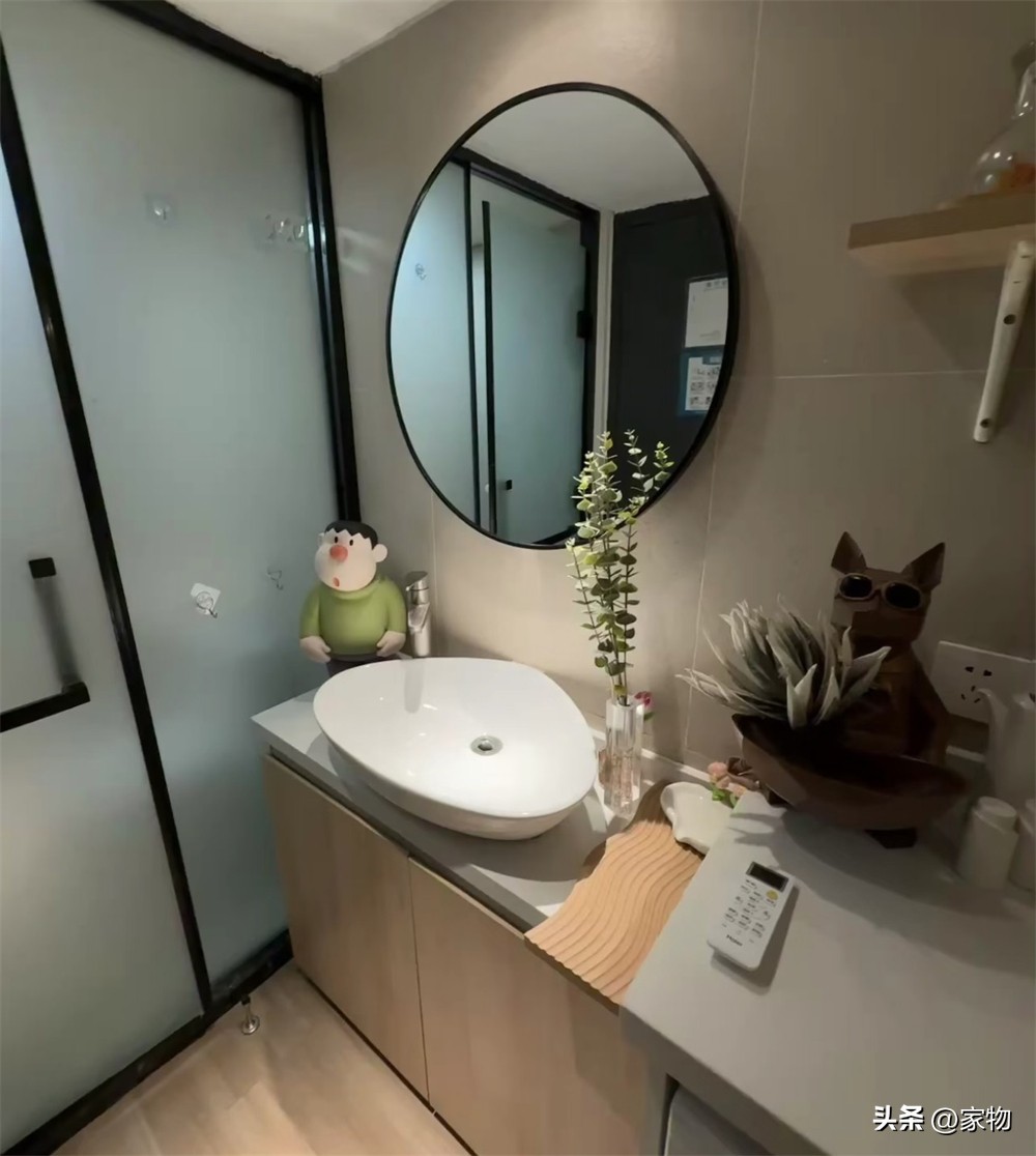 Căn hộ chỉ 15m² nhưng vẫn chia được 2 tầng: Phòng khách, bếp và giường đôi đều không thiếu- Ảnh 4.
