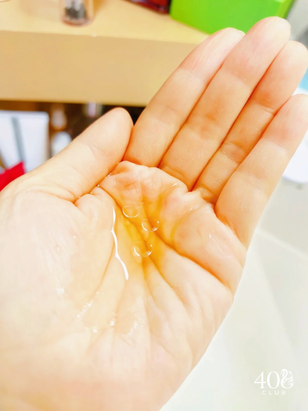 Đắp b&ocirc;ng thấm nước lotion 5 ph&uacute;t trước khi dưỡng da: Mẹo nhỏ gi&uacute;p da mềm mượt, bớt căng r&aacute;t - Ảnh 5.