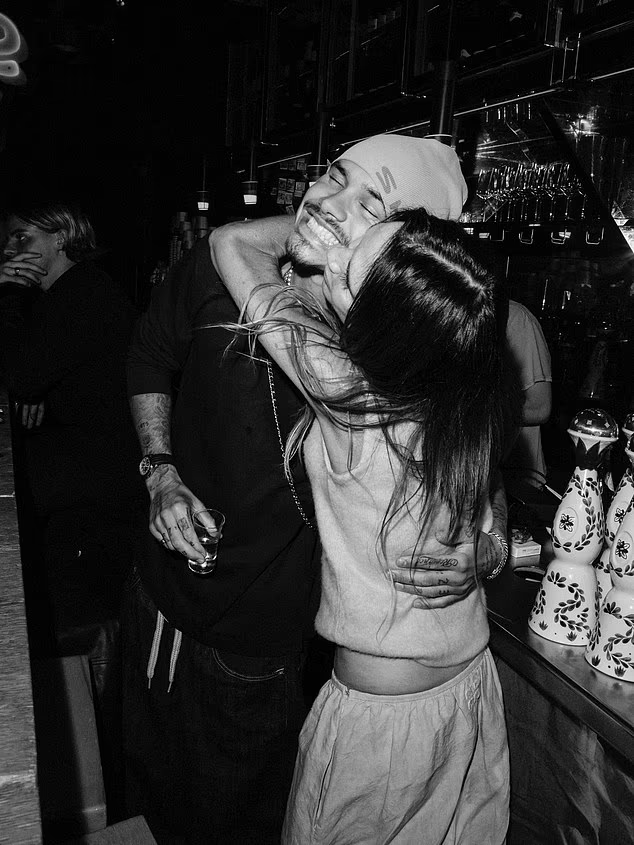T&igrave;nh cảm gia đ&igrave;nh Beckham hiện tại sau gần 2 năm cậu cả Brooklyn dứt &aacute;o rời đi c&ugrave;ng nữ thừa kế nh&agrave; tỷ ph&uacute;- Ảnh 1.