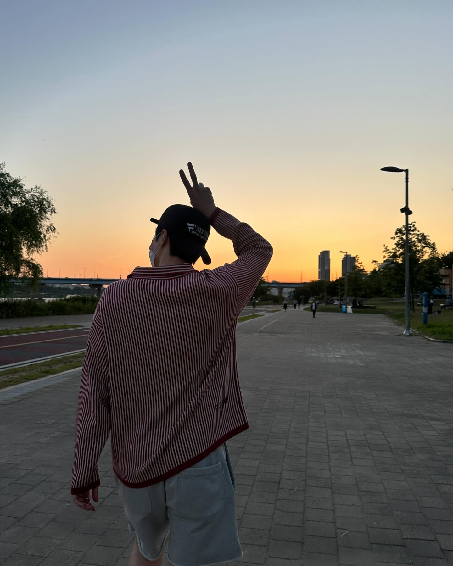 Cặp trai t&agrave;i g&aacute;i sắc &acirc;m thầm chạy bộ c&ugrave;ng nhau, visual qua "camera chạy bằng cơm" g&acirc;y sốt Việt Nam- Ảnh 5.