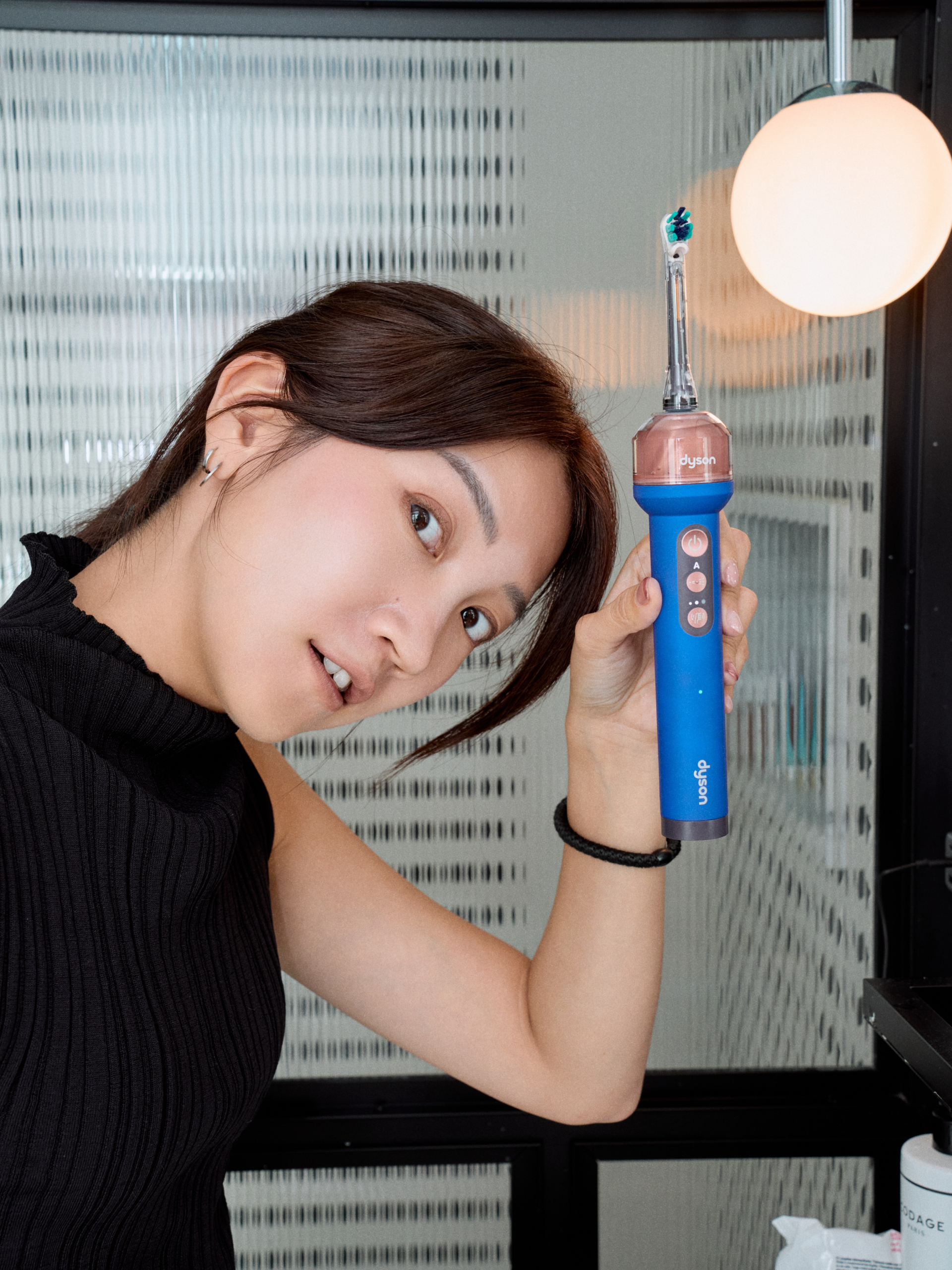 Dyson b&aacute;n b&agrave;n chải điện 13 triệu, nghe th&igrave; mắc nhưng h&igrave;nh như ai cũng sẵn s&agrave;ng mua- Ảnh 8.