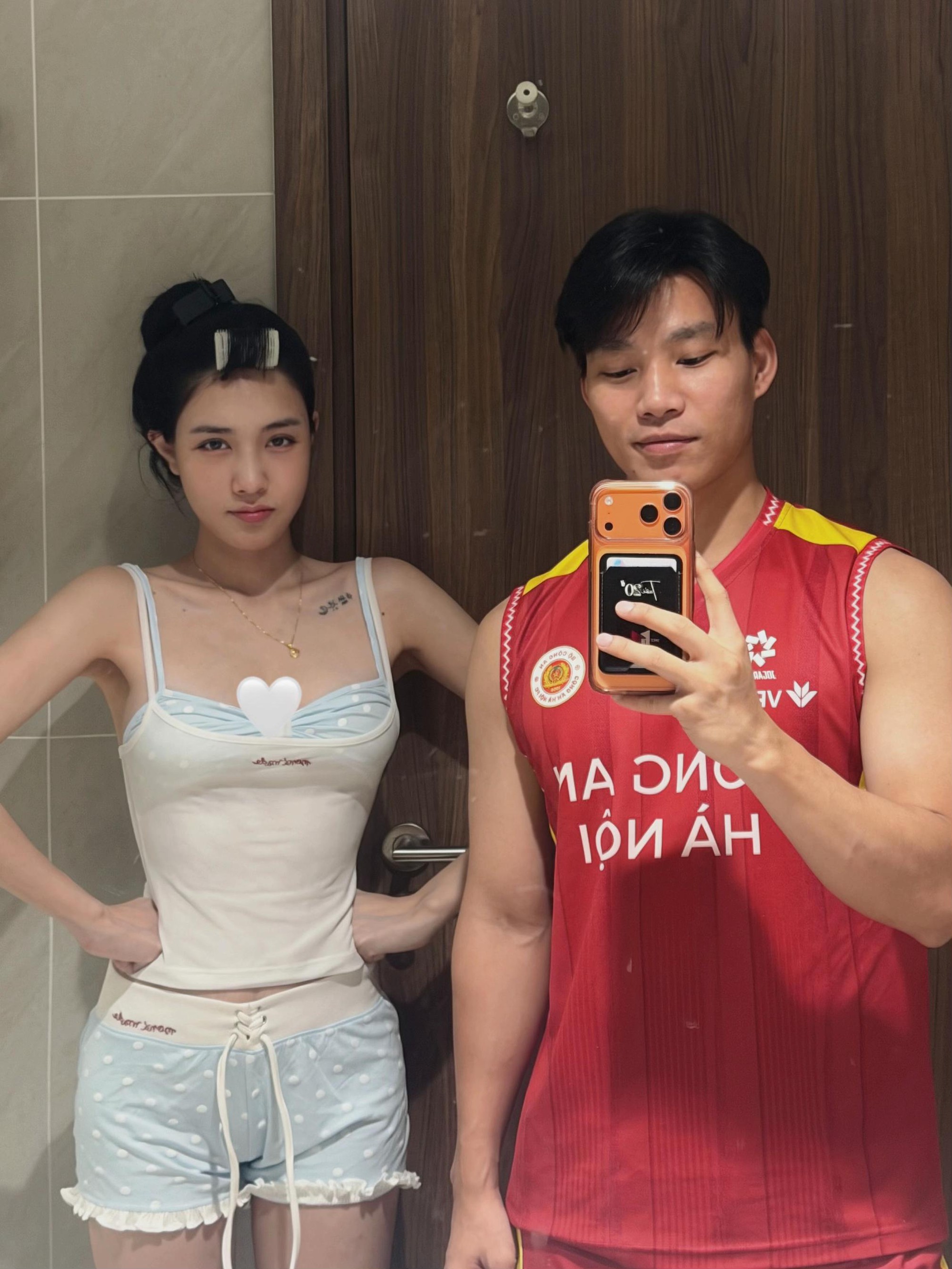 Nhan sắc thuở nhỏ của Trần B&iacute;ch Hạnh - vợ Văn Thanh g&acirc;y ch&uacute; &yacute;, nh&igrave;n ảnh mới thấy &ldquo;tướng phu th&ecirc;&rdquo; với chồng l&agrave; c&oacute; thật- Ảnh 3.