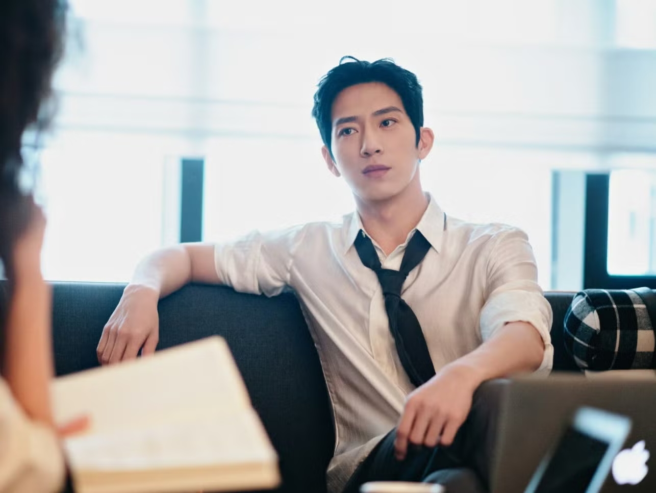 Giám đốc sáng tạo thích yêu đương mập mờ hé lộ loạt “quy tắc ngầm” chốn công sở- Ảnh 3.