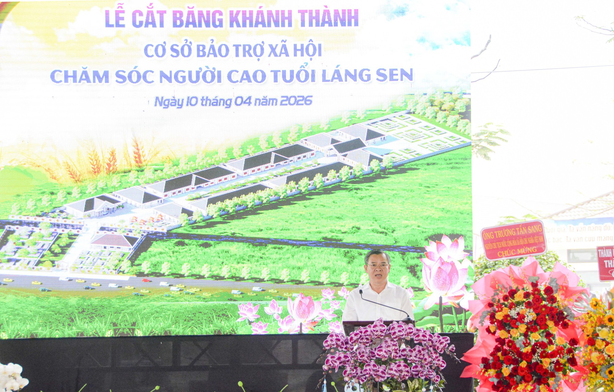 Việt Nam đã có "nhà dưỡng lão" nhận chăm sóc miễn phí 300 người cao tuổi đến cuối đời: Rộng 4,2ha, nơi ở kết hợp khu sinh thái đầy đủ vườn rau, ao cá - Ảnh 1.