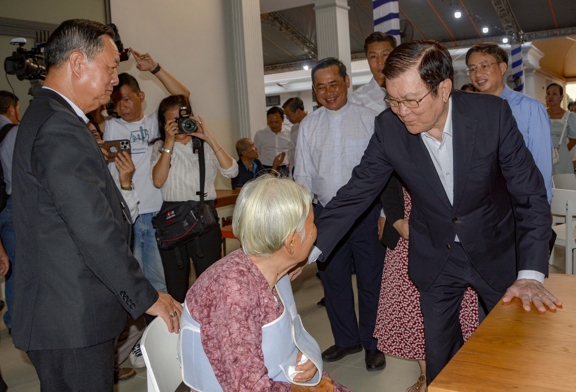 Việt Nam đã có "nhà dưỡng lão" nhận chăm sóc miễn phí 300 người cao tuổi đến cuối đời: Rộng 4,2ha, nơi ở kết hợp khu sinh thái đầy đủ vườn rau, ao cá - Ảnh 3.