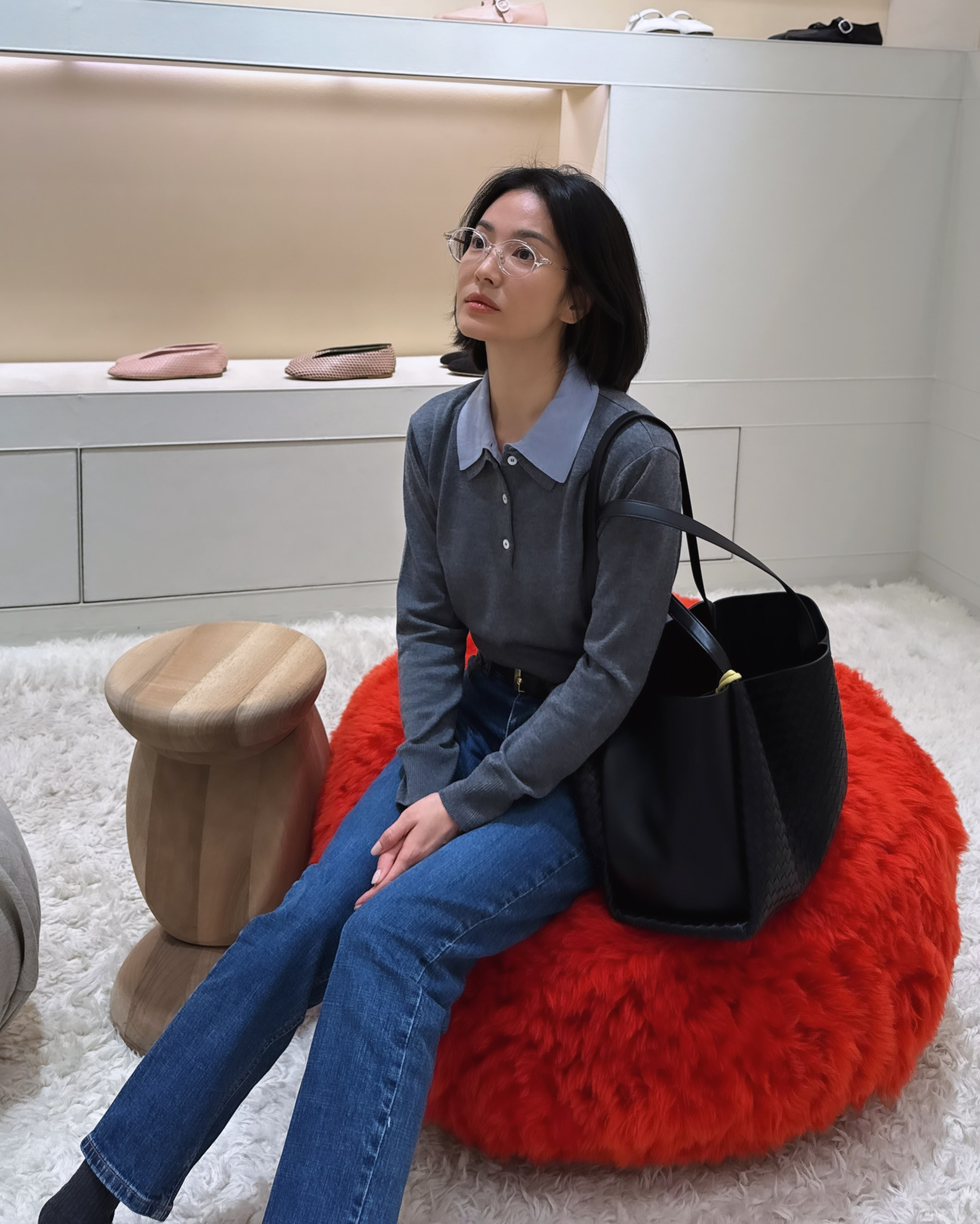 Song Hye Kyo "chảnh qu&aacute;": Đời thường ăn mặc cứ tưởng gi&aacute;o sư, kh&ocirc;ng th&egrave;m hack tuổi- Ảnh 2.