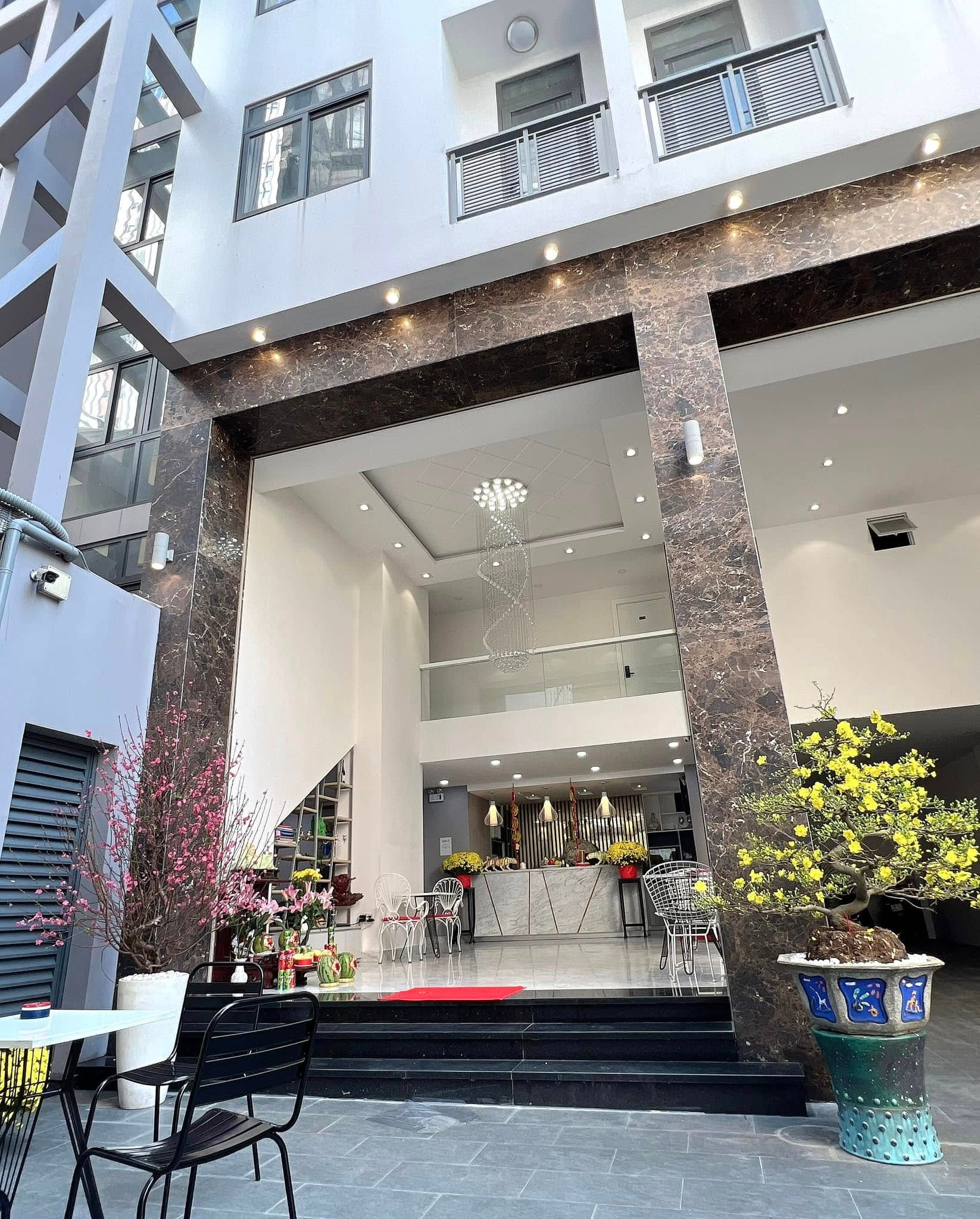 Căn nh&agrave; c&oacute; ph&ograve;ng kh&aacute;ch rộng 100m2 của mỹ nh&acirc;n Trại Bu&ocirc;n Người - Ảnh 7.
