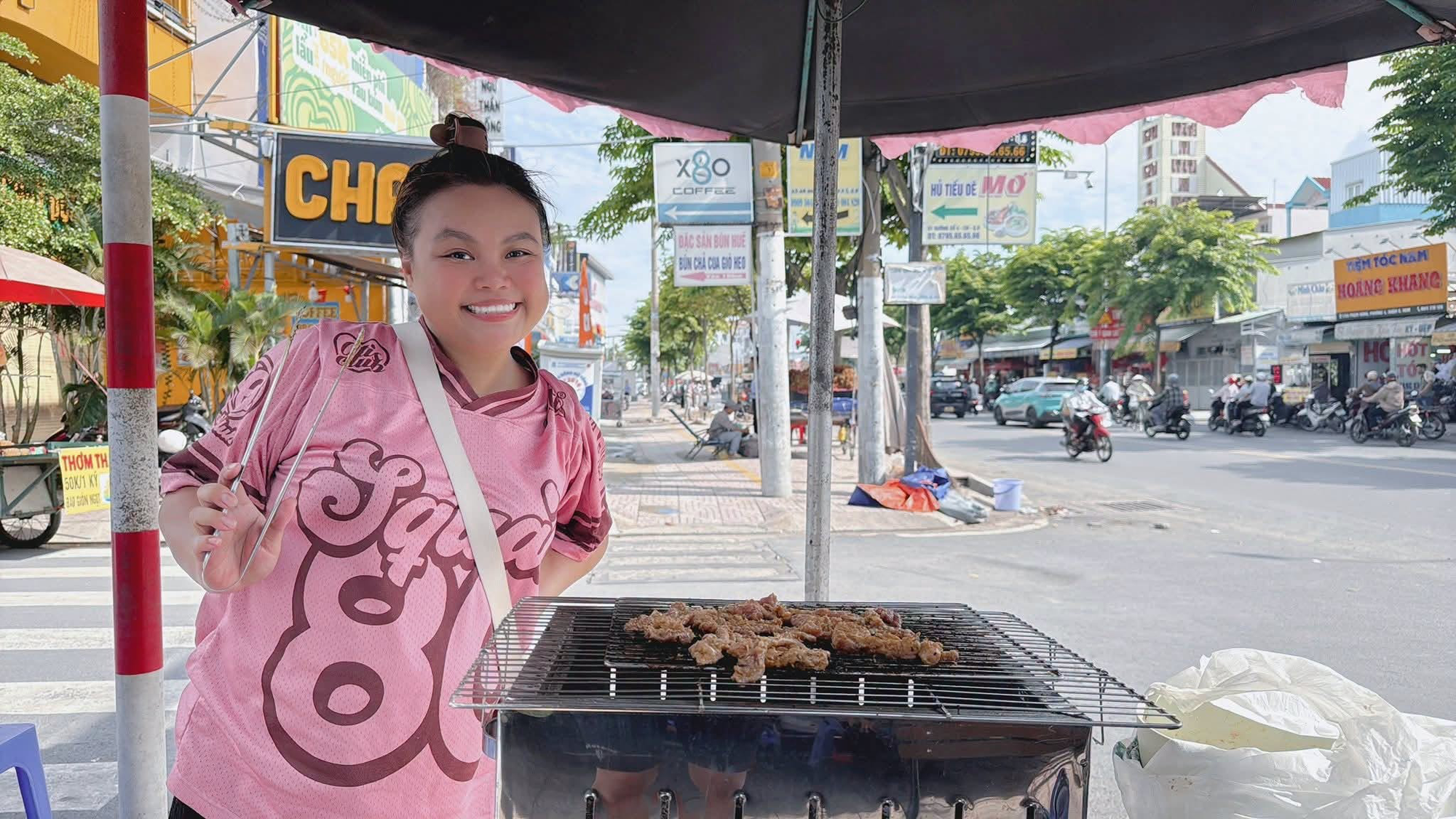 Nữ diễn vi&ecirc;n đ&oacute;ng phim trăm tỷ của Trấn Th&agrave;nh giờ b&aacute;n lẩu vịt ở phường Ch&aacute;nh Hưng, TP.HCM- Ảnh 4.